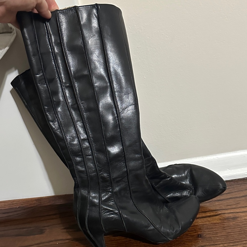 Tsubo Black Leather Heeled Boots